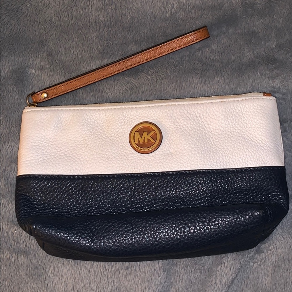 Michael kors wristlet